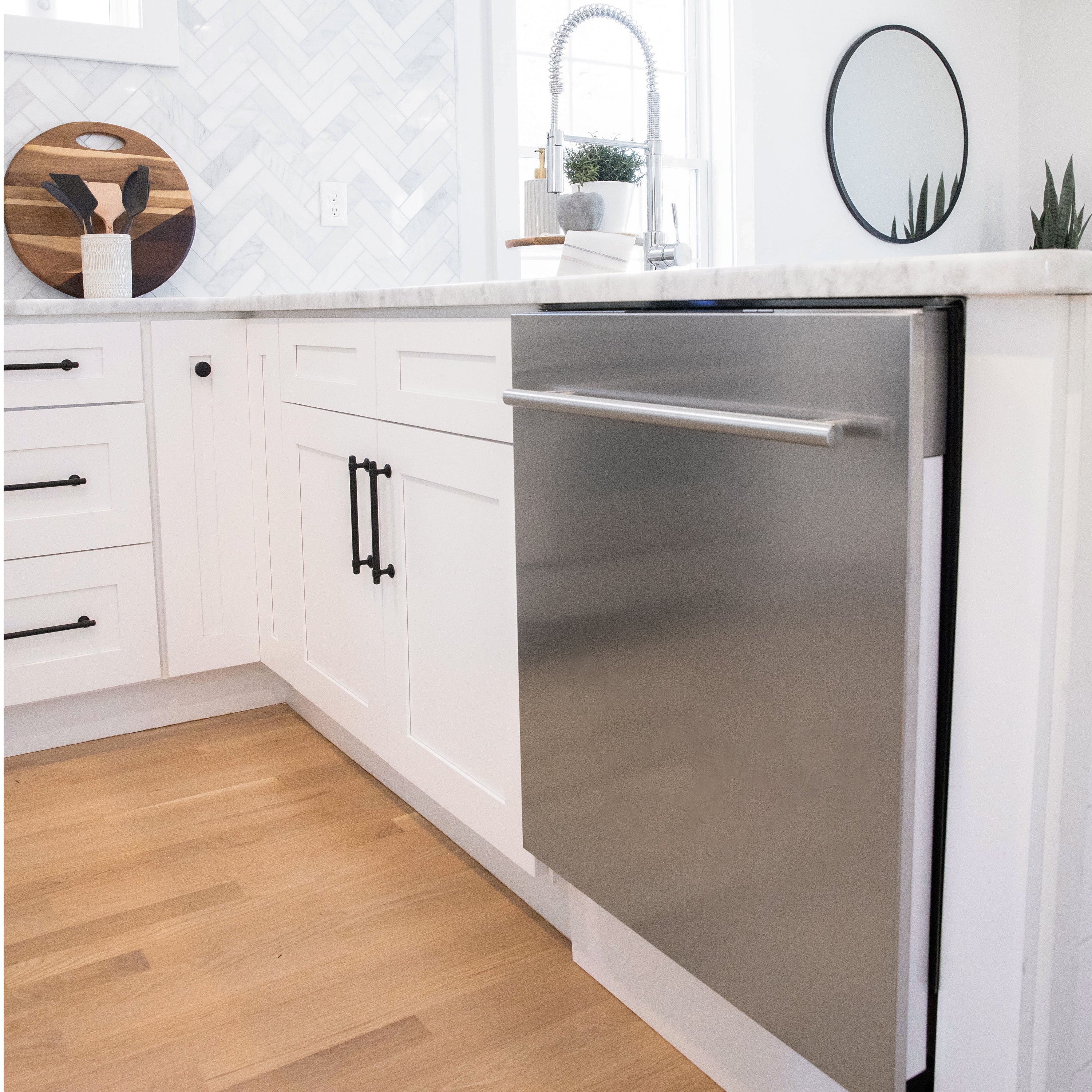 ZLINE Sierra Kitchen Faucet in Chrome (SRA-KF-CH)