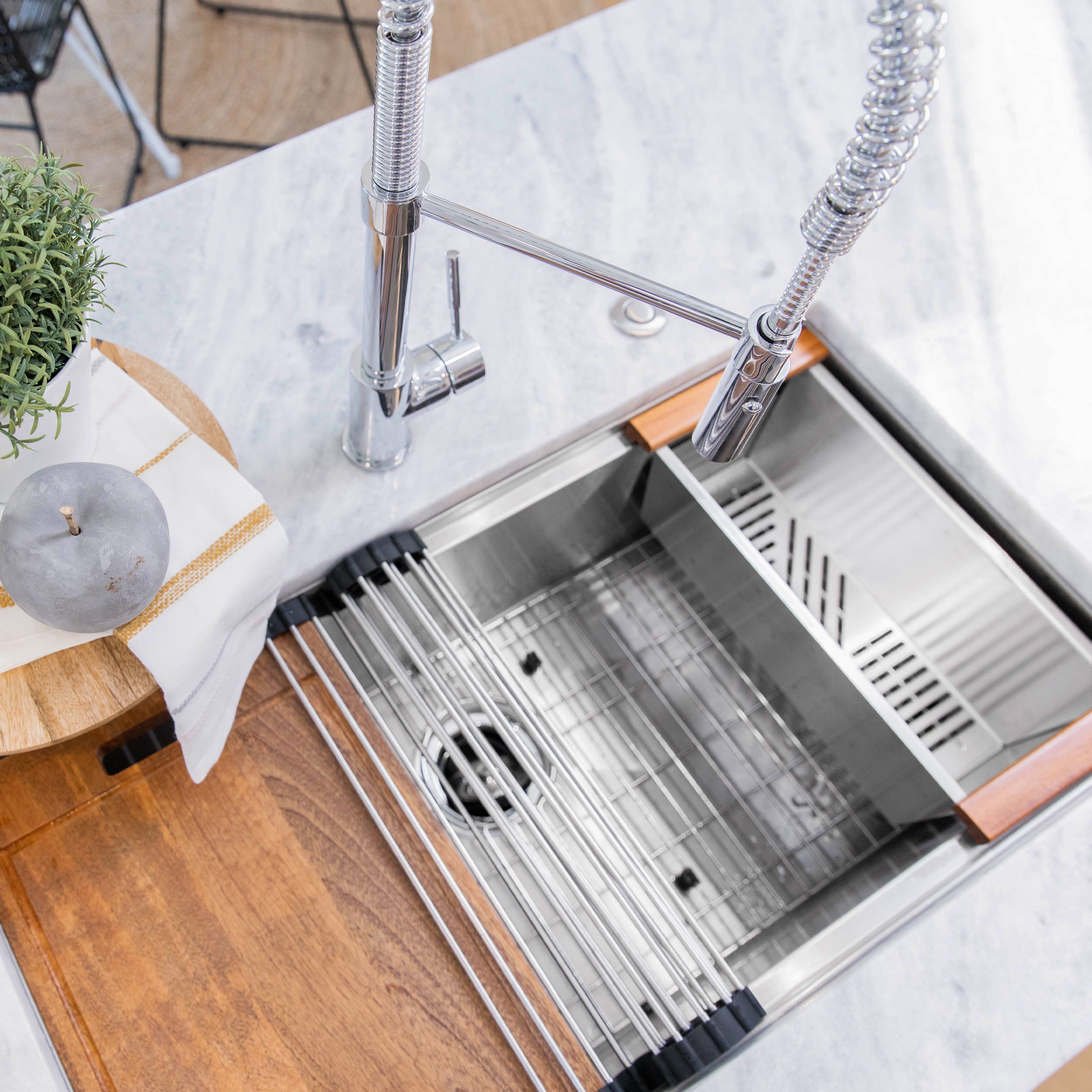 ZLINE Sierra Kitchen Faucet in Chrome (SRA-KF-CH)