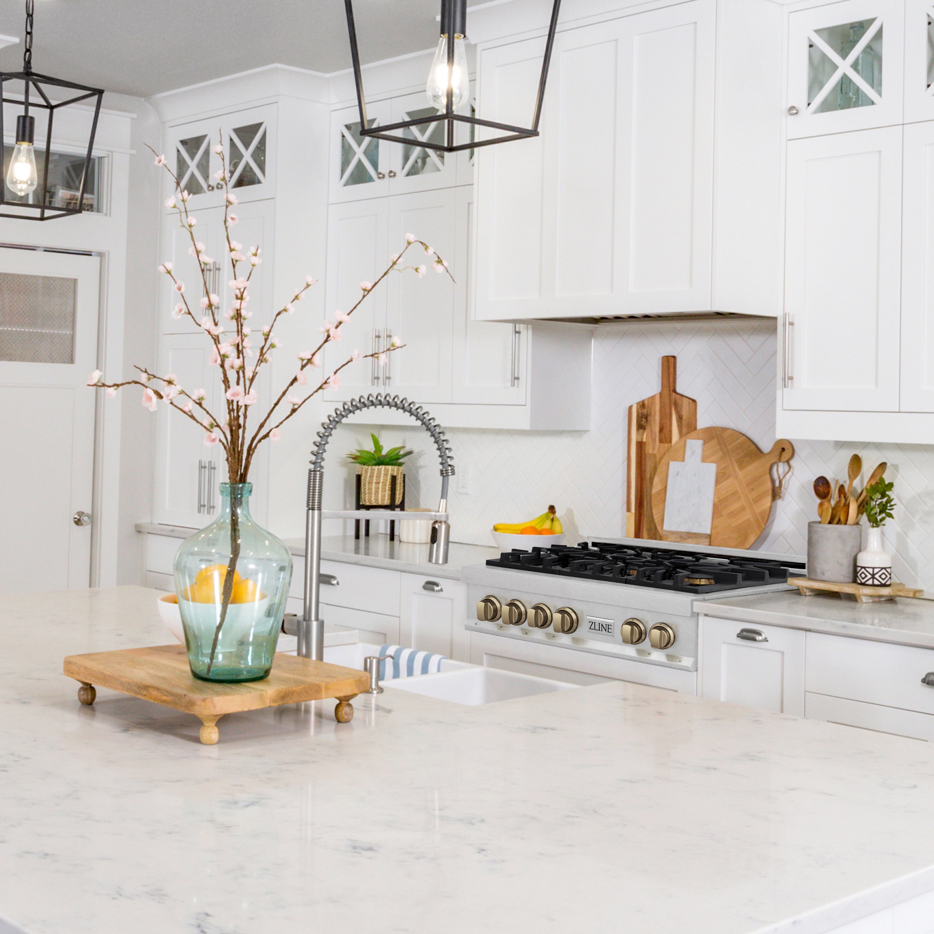 ZLINE Autograph Edition 30 in. Legacy Gas Rangetop with 4 Burners and Porcelain Cooktop in Satin Stainless Steel with Polished Gold Accents (RTSZ-30-G)