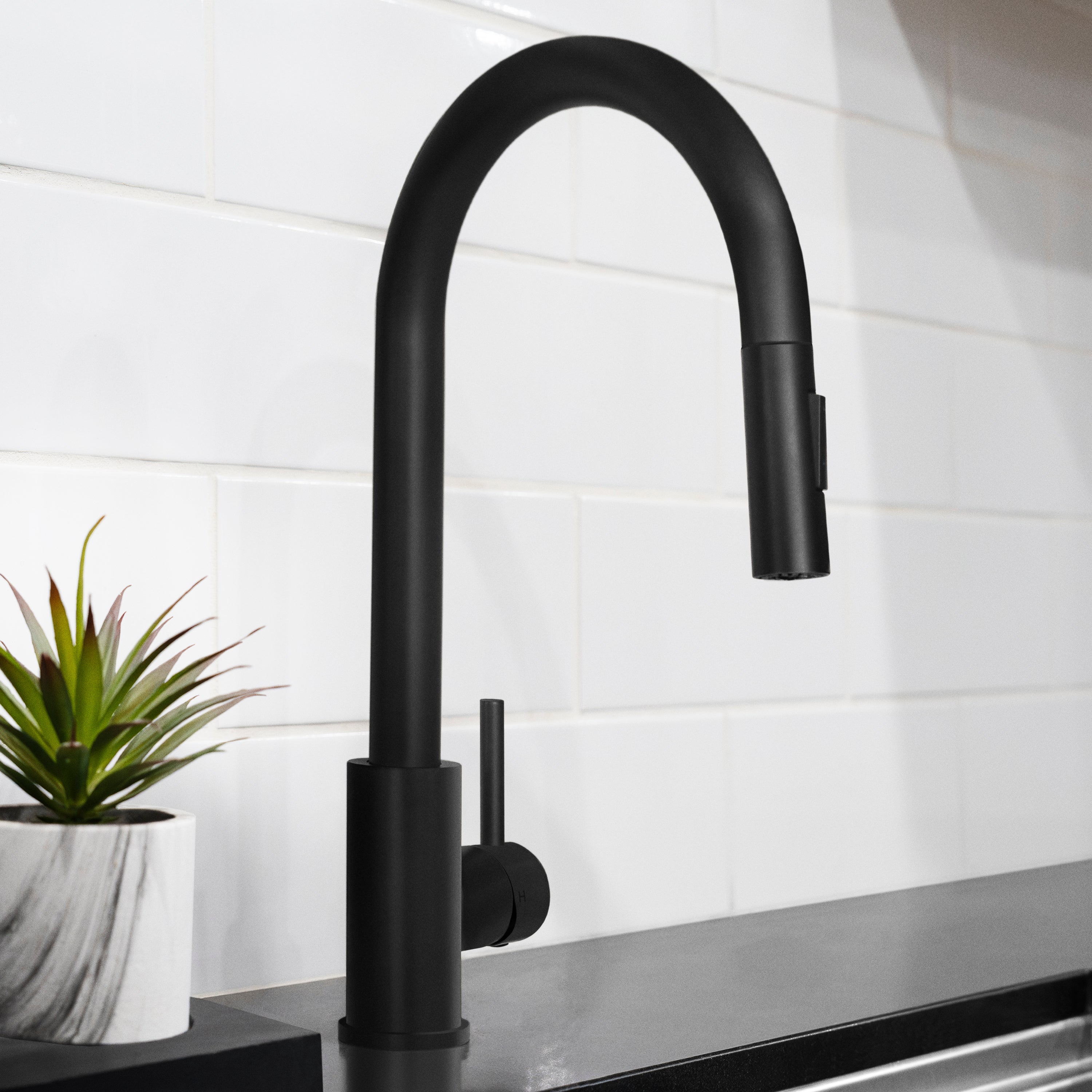 ZLINE Rubicon Pull Down Single Handle Kitchen Faucet in Matte Black (RBCN1-KF-MB)